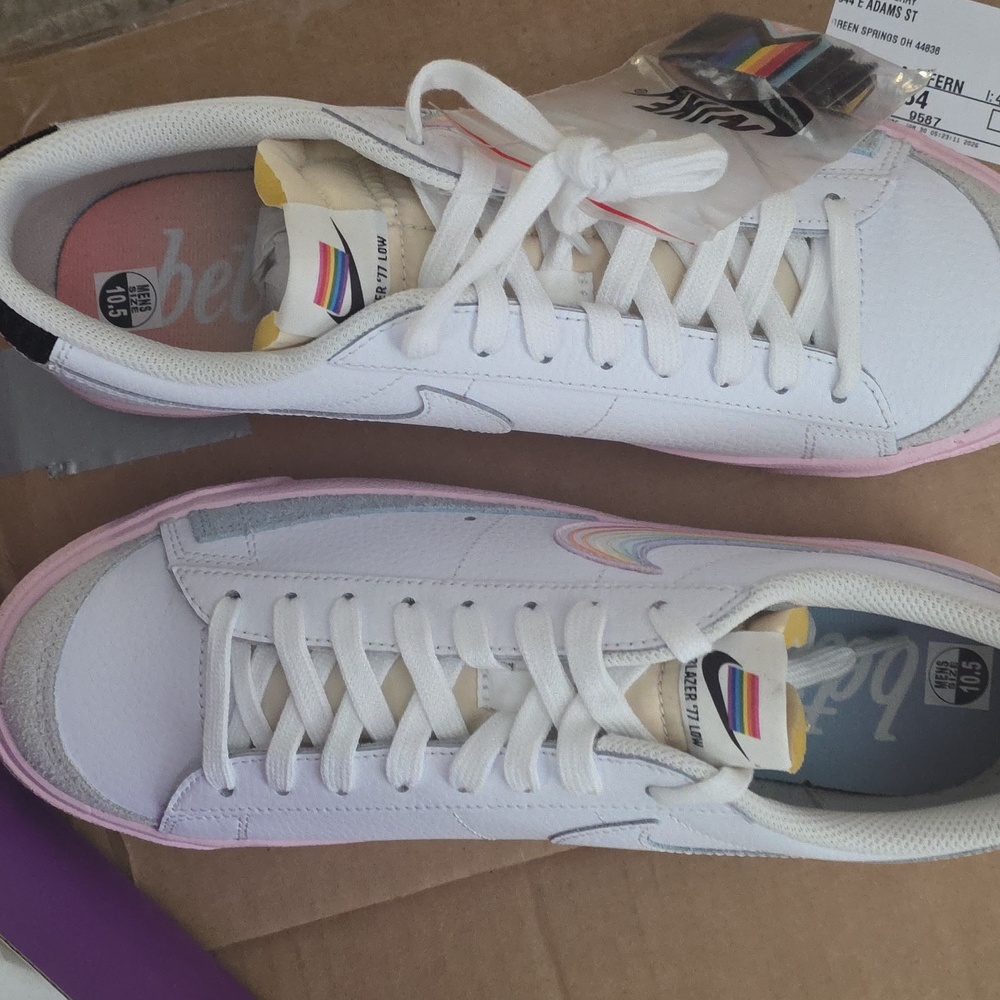 Nike Blazer 77 Low Size 10.5m White Sneakers with Pink Sole and Rainbow Swoosh - Picture 5 of 6
